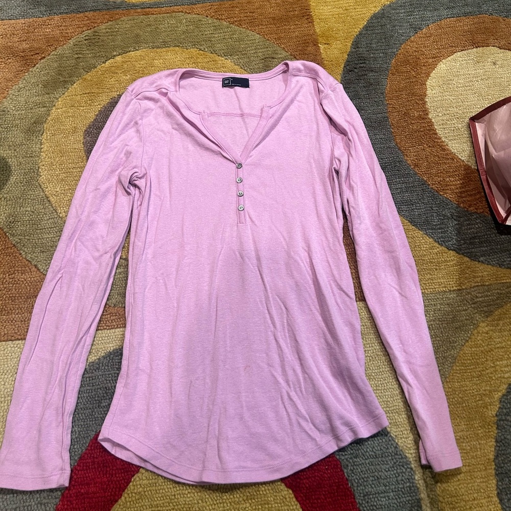 GAP Y2K Style Light Purple Raspberry Long Sleeve Henley Tee Shirt Top Women’s S